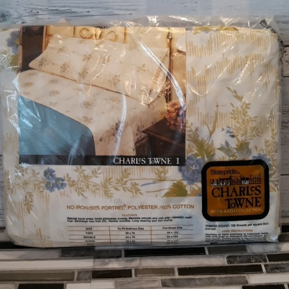 Vintage 1970s Charles Towne new fitted sheet